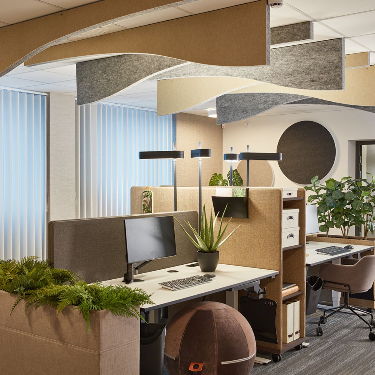 Fördelar och utmaningar med kontorsmöbler i kontorslandskap