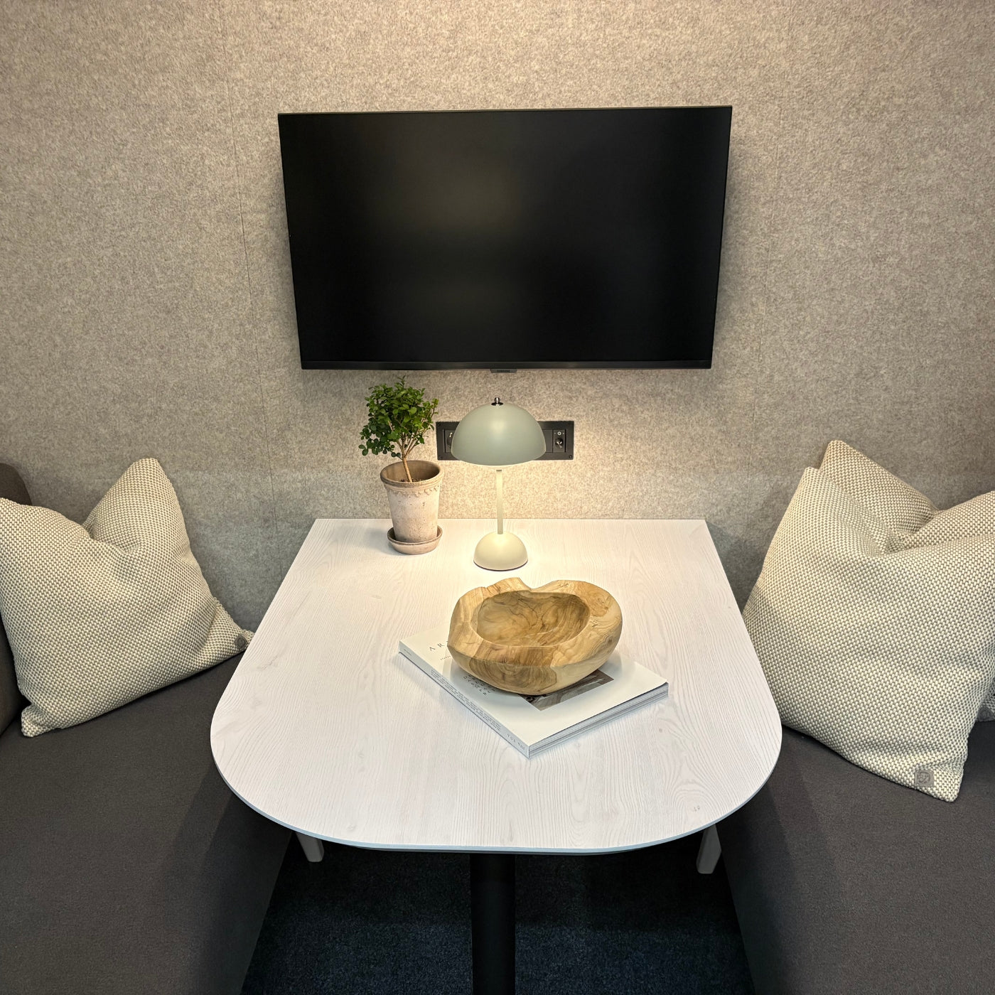 Stillerom Beltton Pod Four H225 x B216 x D133 cm