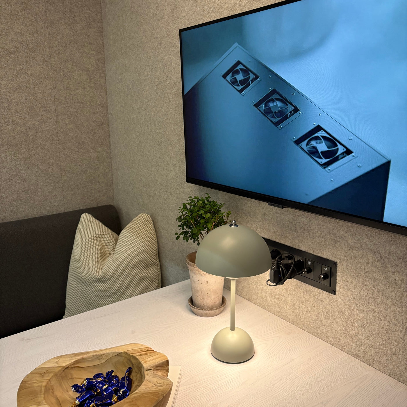 Stillerom Beltton Pod Four H225 x B216 x D133 cm