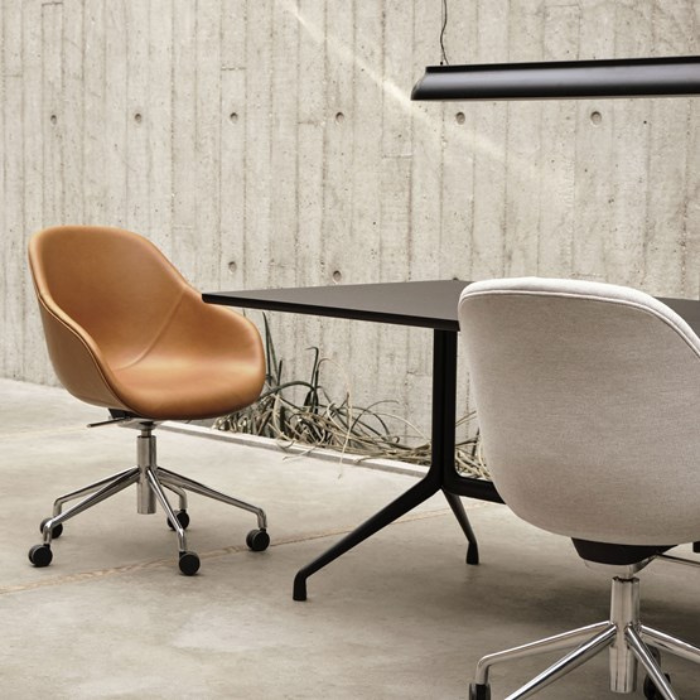 Hitta det Perfekta Konferensbord för Din Arbetsplats