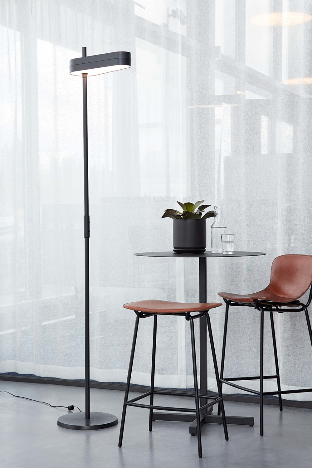 Gulvlampe | The Lightningt