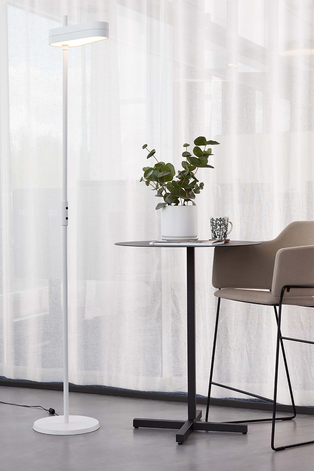 Gulvlampe | The Lightningt