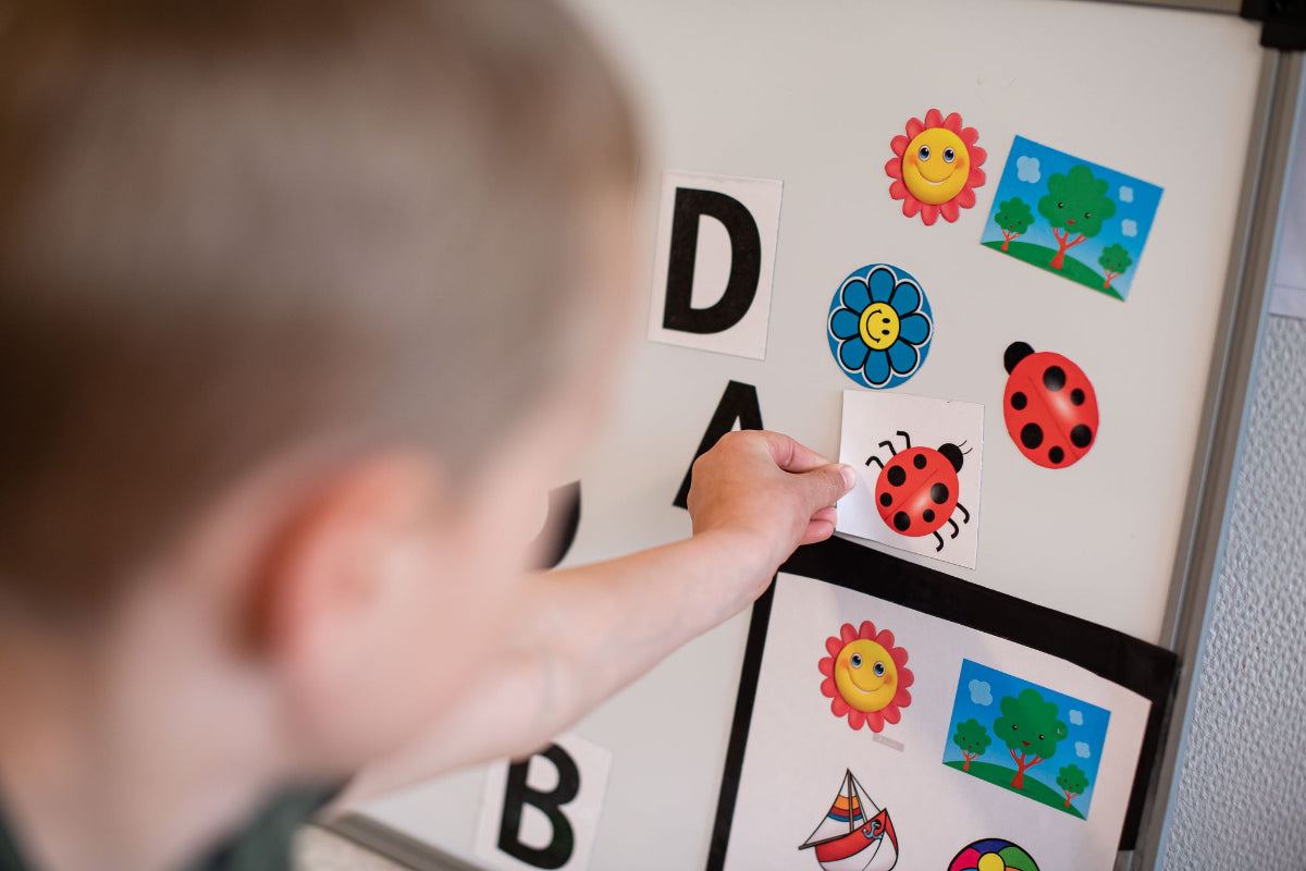 Magnetisk pakke førskolemobil – Lag flashcards (whiteboard + Xyron 850 + magnetisk laminat)